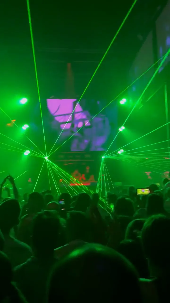 Crowd energy under green lasers
